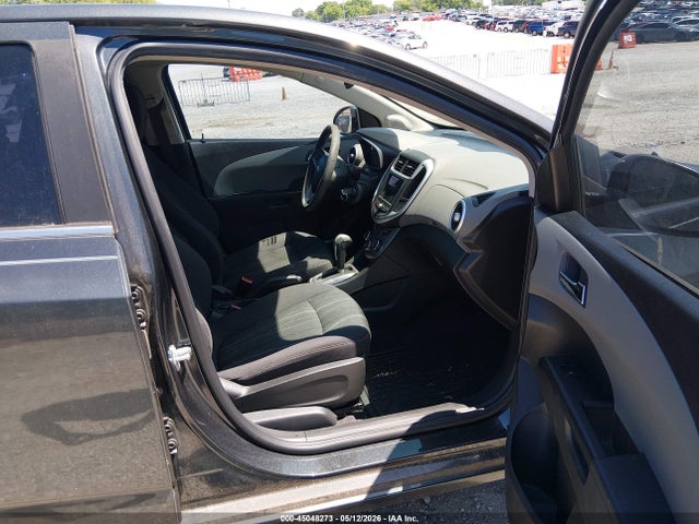 45048273 :رقم المزاد ، 1G1JD5SH1J4129358 vin ، 2018 Chevrolet Sonic Lt Auto مزاد بيع