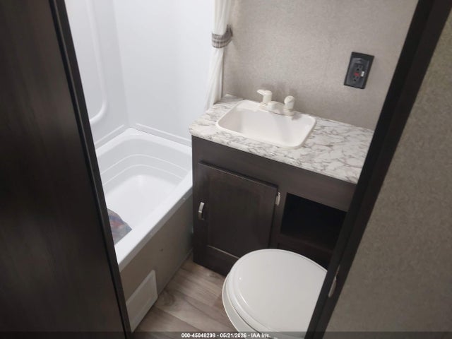 45048298 :رقم المزاد ، 4YDT20222J3154423 vin ، 2018 Keystone Springdale مزاد بيع