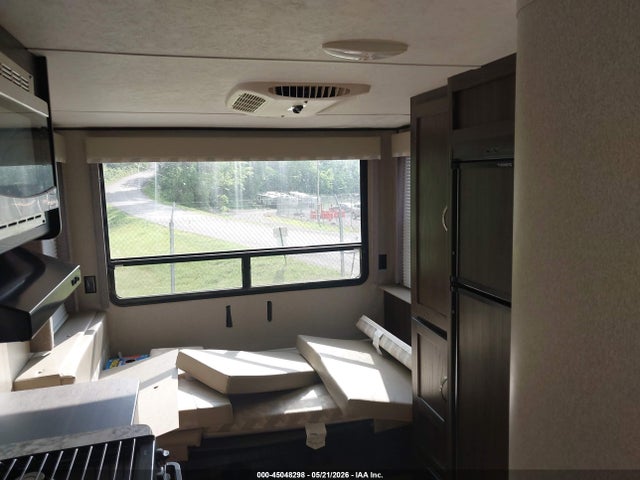 45048298 :رقم المزاد ، 4YDT20222J3154423 vin ، 2018 Keystone Springdale مزاد بيع