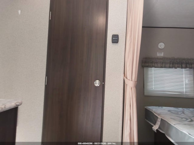 45048298 :رقم المزاد ، 4YDT20222J3154423 vin ، 2018 Keystone Springdale مزاد بيع