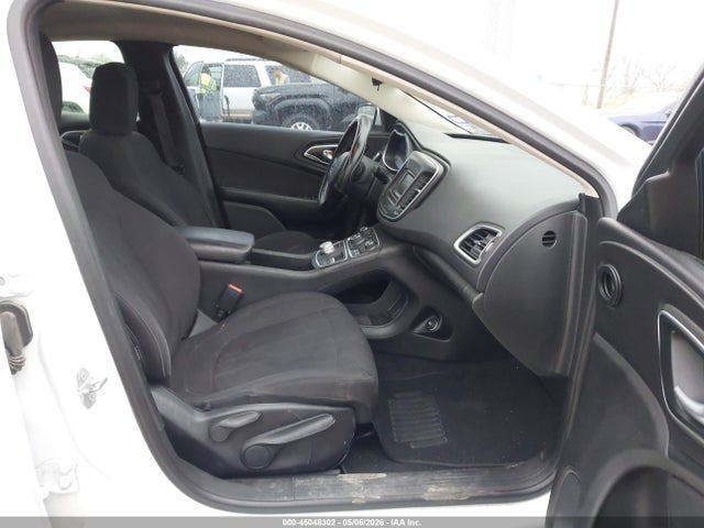 2015 Chrysler 200 Limited მანქანა იყიდება აუქციონზე, vin: 1C3CCCAB1FN661039, აუქციონის ნომერი: 45048302