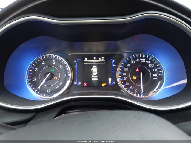 2015 Chrysler 200 Limited მანქანა იყიდება აუქციონზე, vin: 1C3CCCAB1FN661039, აუქციონის ნომერი: 45048302
