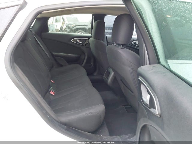 2015 Chrysler 200 Limited მანქანა იყიდება აუქციონზე, vin: 1C3CCCAB1FN661039, აუქციონის ნომერი: 45048302