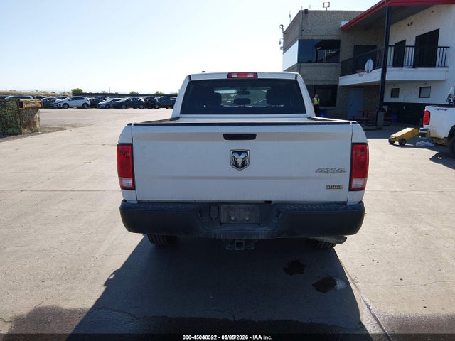 1C6RR7KG2KS658627 RAM 1500 Classic Tradesman 4x4 5&#039;7 Box