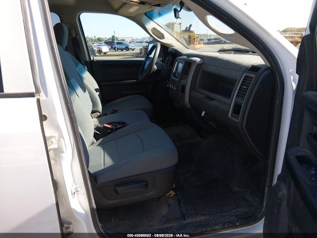 1C6RR7KG2KS658627 RAM 1500 Classic Tradesman 4x4 5&#039;7 Box