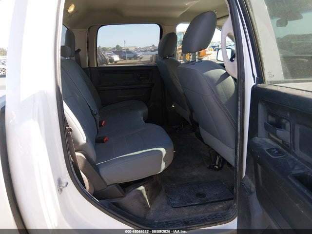 1C6RR7KG2KS658627 RAM 1500 Classic Tradesman 4x4 5&#039;7 Box