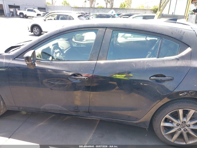 3MZBN1L35JM266597 Mazda Mazda3 Touring