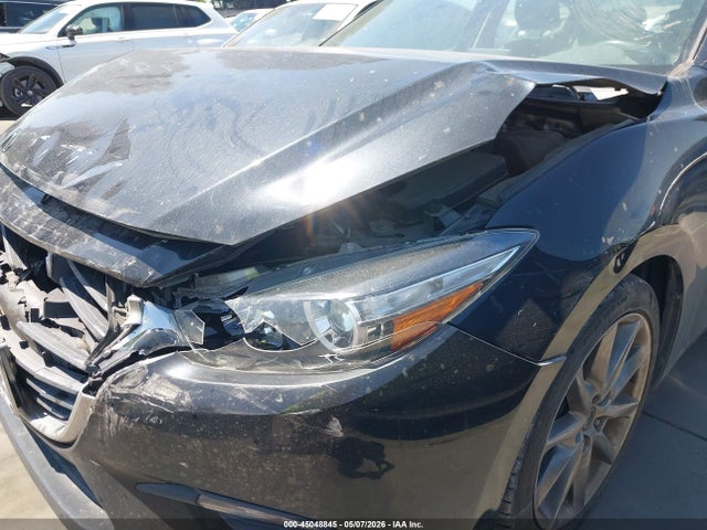 3MZBN1L35JM266597 Mazda Mazda3 Touring