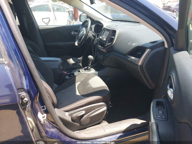 1C4PJLAB4FW677068 Jeep Cherokee Sport