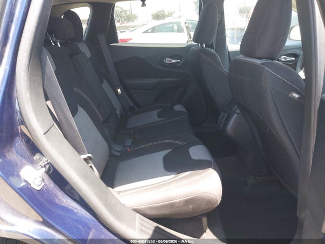 1C4PJLAB4FW677068 Jeep Cherokee Sport