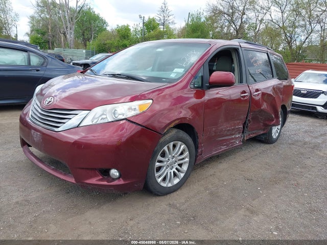 45048998 :رقم المزاد ، 5TDYK3DC7FS636388 vin ، 2015 Toyota Sienna Xle 8 Passenger مزاد بيع