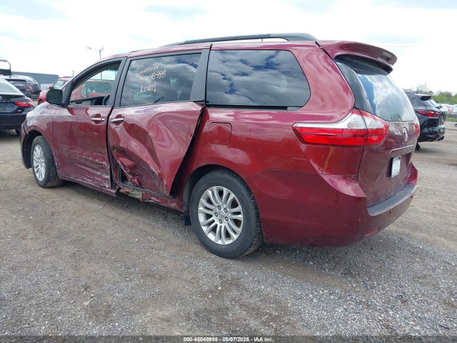 45048998 :رقم المزاد ، 5TDYK3DC7FS636388 vin ، 2015 Toyota Sienna Xle 8 Passenger مزاد بيع