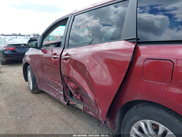 45048998 :رقم المزاد ، 5TDYK3DC7FS636388 vin ، 2015 Toyota Sienna Xle 8 Passenger مزاد بيع
