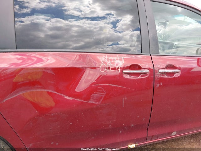 45048998 :رقم المزاد ، 5TDYK3DC7FS636388 vin ، 2015 Toyota Sienna Xle 8 Passenger مزاد بيع