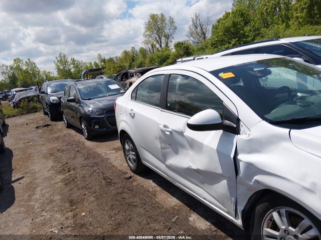 Продажа на аукционе авто 2015 Chevrolet Sonic Lt Auto, vin: 1G1JC5SH8F4123101, номер лота: 45049000