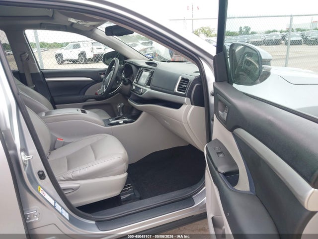 2015 Toyota Highlander Xle V6 მანქანა იყიდება აუქციონზე, vin: 5TDJKRFH1FS174858, აუქციონის ნომერი: 45049107