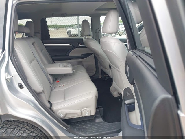 2015 Toyota Highlander Xle V6 მანქანა იყიდება აუქციონზე, vin: 5TDJKRFH1FS174858, აუქციონის ნომერი: 45049107