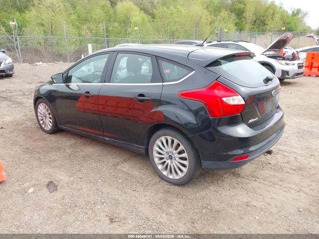 45049141 :رقم المزاد ، 1FAHP3N21CL299081 vin ، 2012 Ford Focus Titanium مزاد بيع