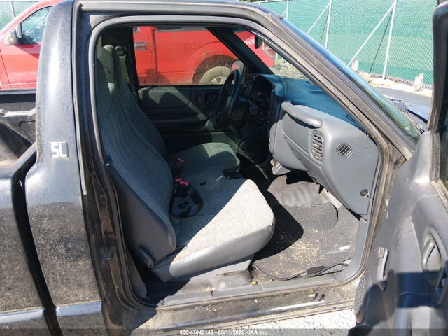 45049142 :رقم المزاد ، 1GTCS14W128247656 vin ، 2002 Gmc Sonoma Sl مزاد بيع