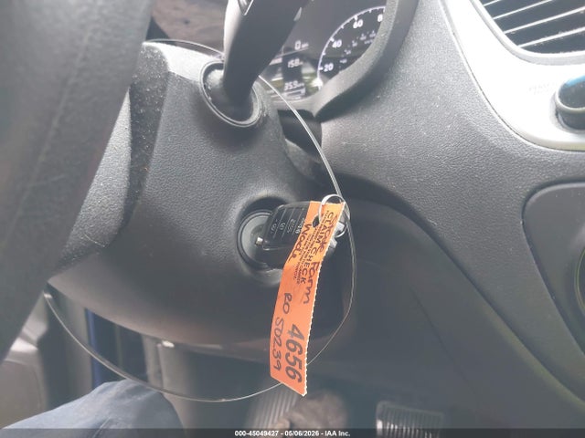 45049427 :رقم المزاد ، 3KPC24A37JE013893 vin ، 2018 Hyundai Accent Se مزاد بيع