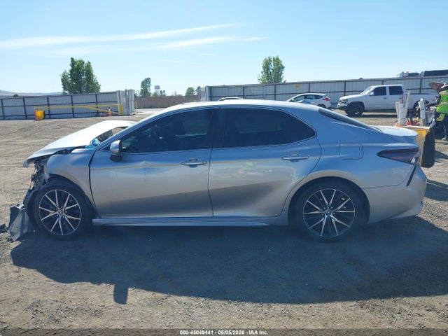 45049441 :رقم المزاد ، 4T1S31AK4NU589166 vin ، 2022 Toyota Camry Se Hybrid مزاد بيع