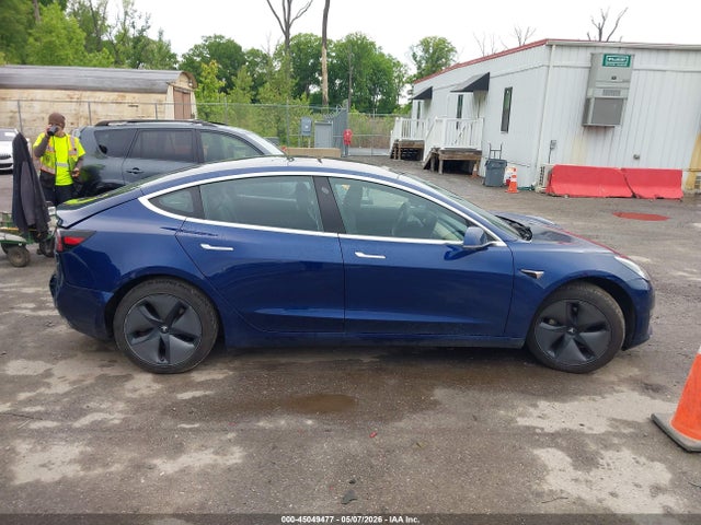 45049477 :رقم المزاد ، 5YJ3E1EA6JF052175 vin ، 2018 Tesla Model 3 مزاد بيع