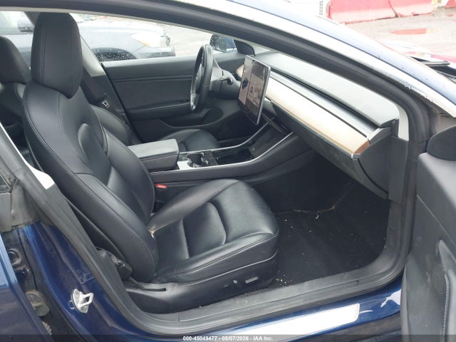 45049477 :رقم المزاد ، 5YJ3E1EA6JF052175 vin ، 2018 Tesla Model 3 مزاد بيع