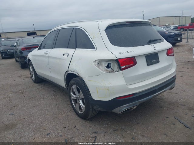 45049714 :رقم المزاد ، WDC0G4JB7HV011122 vin ، 2017 Mercedes-benz Glc 300 مزاد بيع