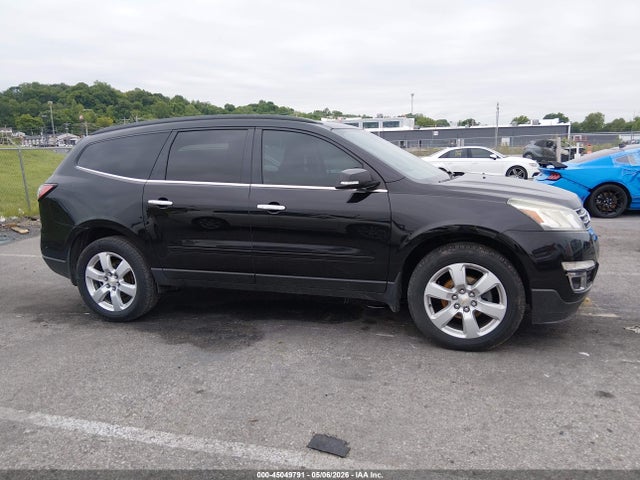 45049791 :رقم المزاد ، 1GNKRGKD8HJ260652 vin ، 2017 Chevrolet Traverse 1lt مزاد بيع