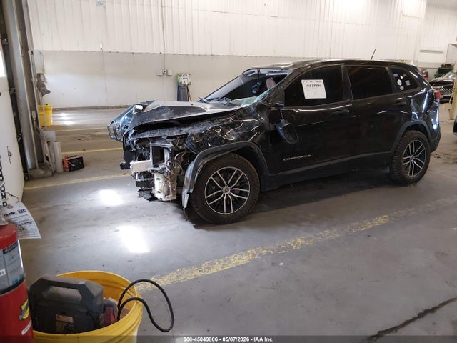 1C4PJMAB8FW792097 Jeep Cherokee Sport