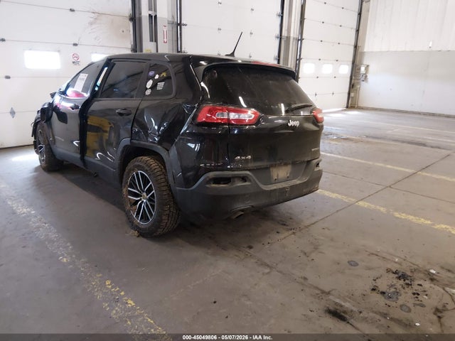 1C4PJMAB8FW792097 Jeep Cherokee Sport