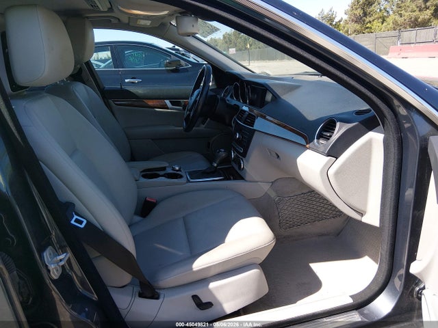 Продажа на аукционе авто 2013 Mercedes-benz C 250 Luxury, vin: WDDGF4HB2DA774413, номер лота: 45049821