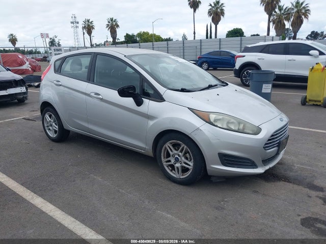 45049829 :رقم المزاد ، 3FADP4EJ6HM138680 vin ، 2017 Ford Fiesta Se مزاد بيع