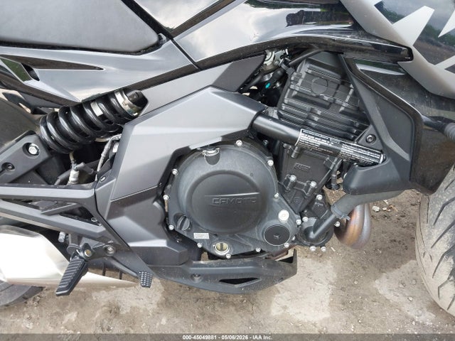 45049881 :رقم المزاد ، LCEPEVLB7P6000272 vin ، 2023 Cf Moto 650nk مزاد بيع