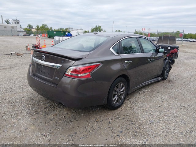2015 Nissan Altima 2.5 S მანქანა იყიდება აუქციონზე, vin: 1N4AL3AP0FC495886, აუქციონის ნომერი: 45049935