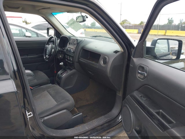45049993 :رقم المزاد ، 1C4NJRFB5HD174103 vin ، 2017 Jeep Patriot Latitude 4x4 مزاد بيع