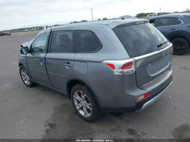 45050068 :رقم المزاد ، JA4AZ3A35FZ003981 vin ، 2015 Mitsubishi Outlander Se مزاد بيع