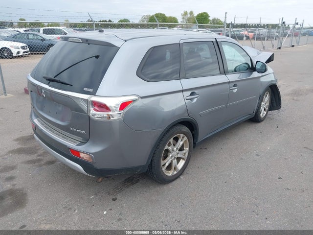 45050068 :رقم المزاد ، JA4AZ3A35FZ003981 vin ، 2015 Mitsubishi Outlander Se مزاد بيع
