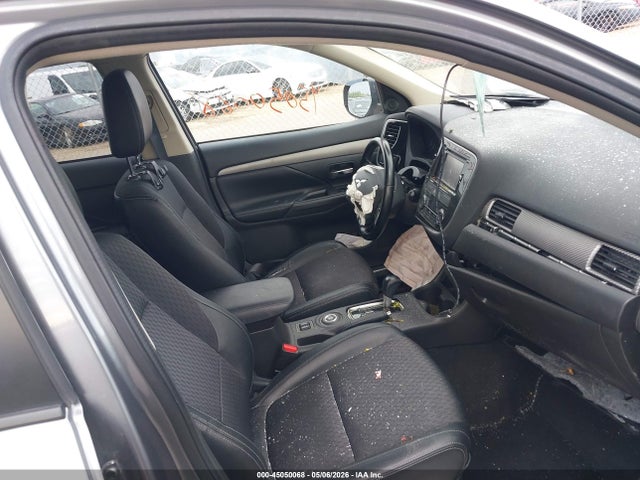 45050068 :رقم المزاد ، JA4AZ3A35FZ003981 vin ، 2015 Mitsubishi Outlander Se مزاد بيع