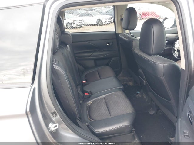 45050068 :رقم المزاد ، JA4AZ3A35FZ003981 vin ، 2015 Mitsubishi Outlander Se مزاد بيع