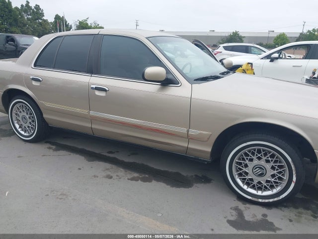 45050114 :رقم المزاد ، 2MEFM74W3YX737498 vin ، 2000 Mercury Grand Marquis Gs مزاد بيع