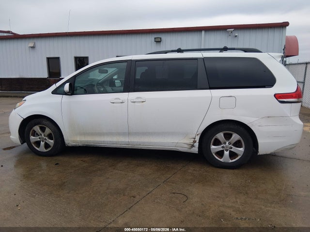 45050172 :رقم المزاد ، 5TDKK3DC7CS194102 vin ، 2012 Toyota Sienna Le V6 8 Passenger مزاد بيع