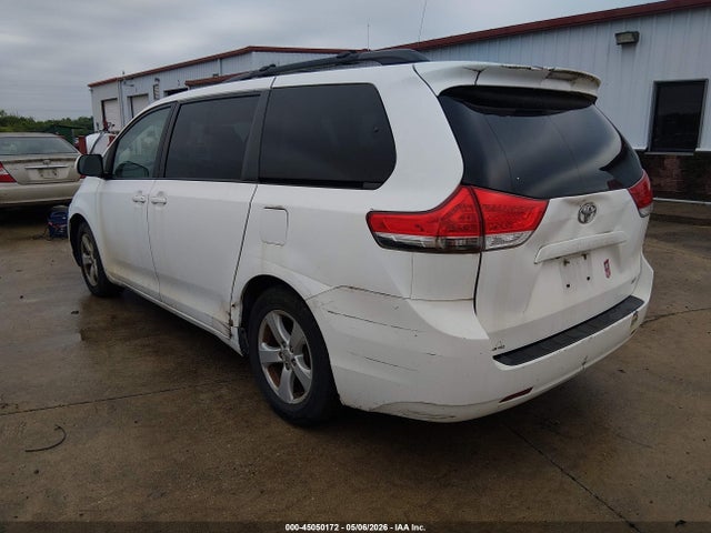 45050172 :رقم المزاد ، 5TDKK3DC7CS194102 vin ، 2012 Toyota Sienna Le V6 8 Passenger مزاد بيع