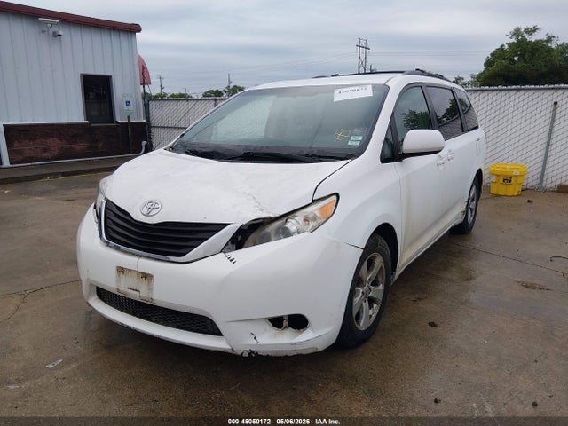 45050172 :رقم المزاد ، 5TDKK3DC7CS194102 vin ، 2012 Toyota Sienna Le V6 8 Passenger مزاد بيع