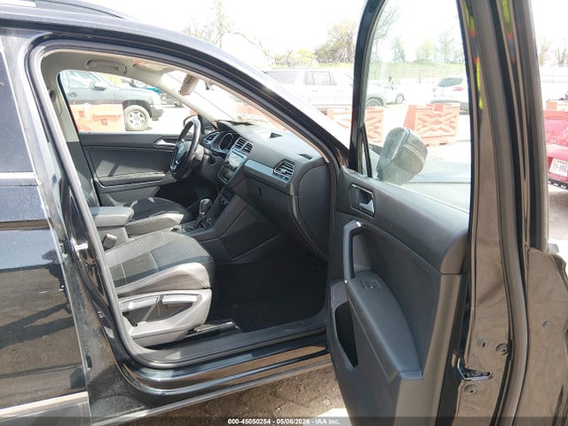 3VV2B7AX5JM037066 Volkswagen Tiguan 2.0t Se/2.0t Sel