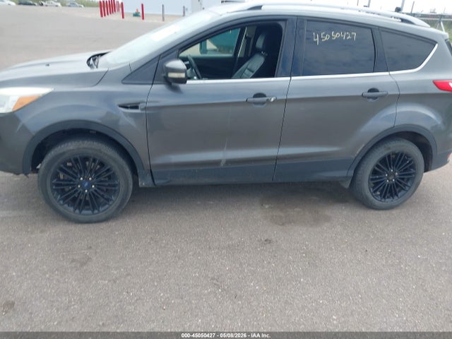 45050427 :رقم المزاد ، 1FMCU0J94FUC35268 vin ، 2015 Ford Escape Titanium مزاد بيع