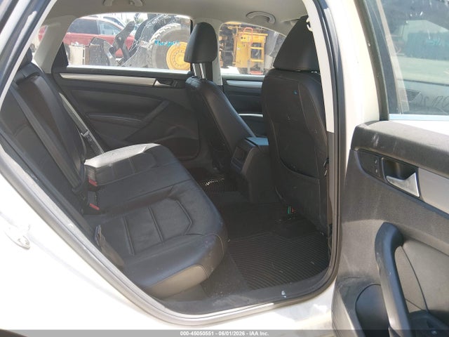 Продажа на аукционе авто 2015 Volkswagen Passat 1.8t Limited Edition, vin: 1VWAT7A37FC092709, номер лота: 45050551