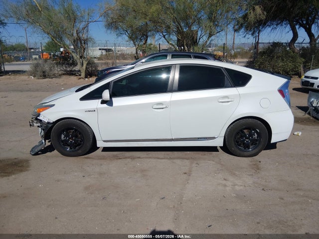 Toyota Prius Three 2014 JTDKN3DU8E1810034 Image 14