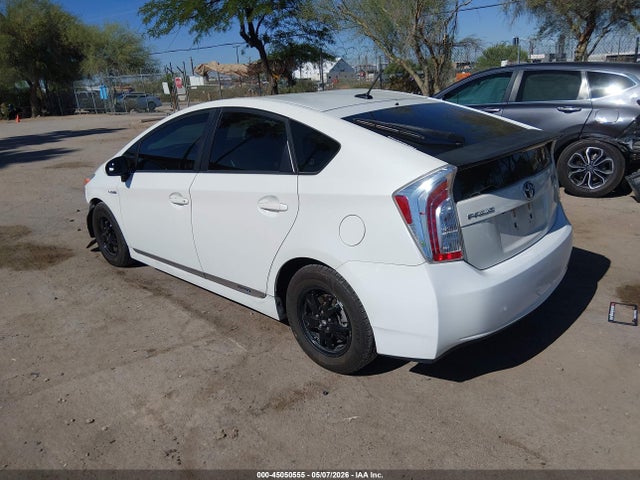 Toyota Prius Three 2014 JTDKN3DU8E1810034 Image 3