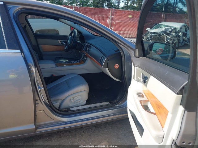 45050656 :رقم المزاد ، SAJWA05B09HR09082 vin ، 2009 Jaguar Xf Luxury مزاد بيع